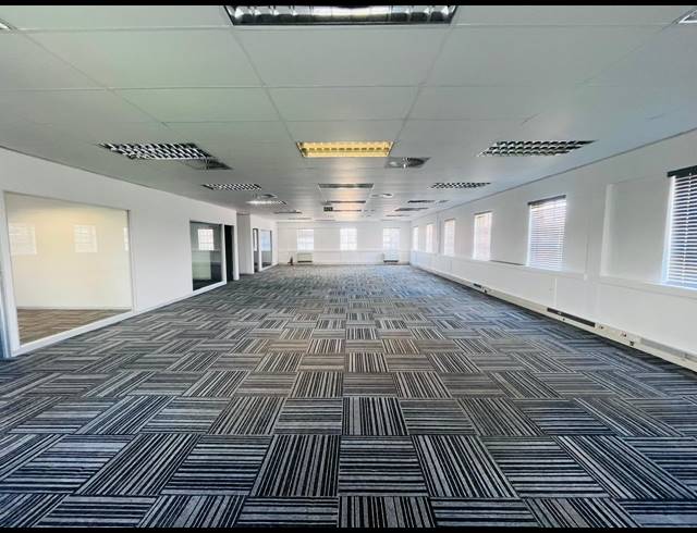 2,804M² OFFICE FOR SALE IN FOURWAYS
